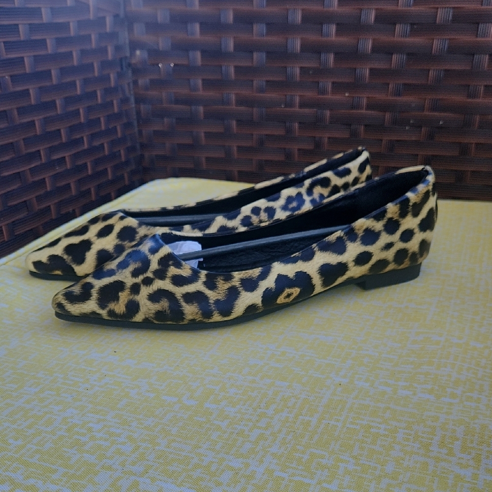 Leopard Print Pointed Toe Flats in Gold and Black - Picture 16 of 16
